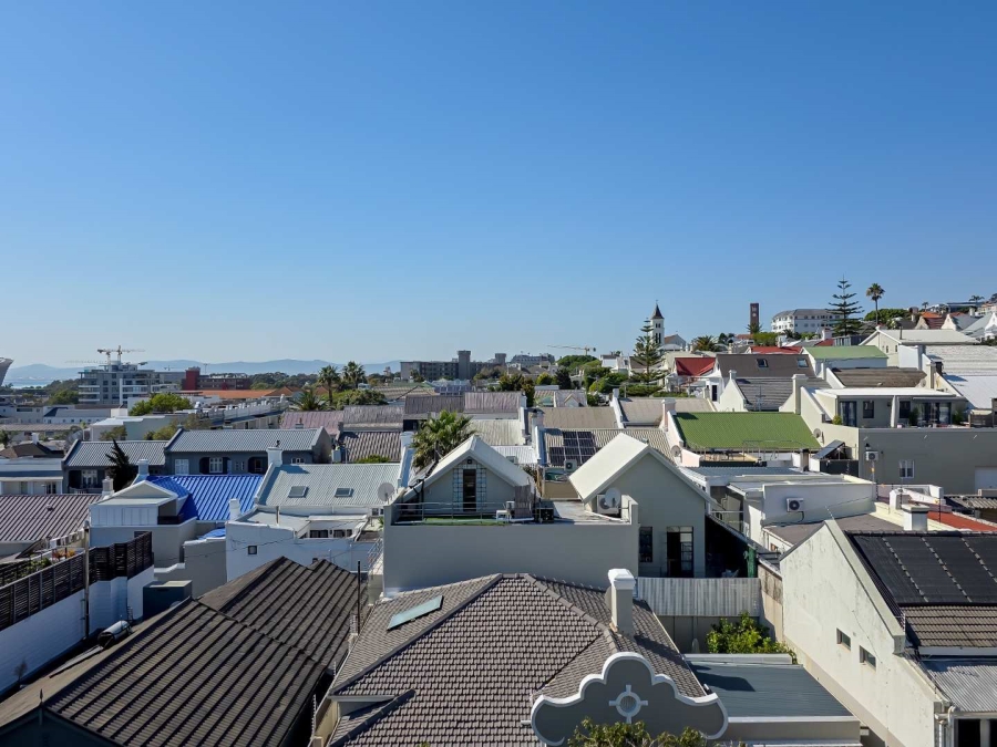 To Let 2 Bedroom Property for Rent in Green Point Western Cape